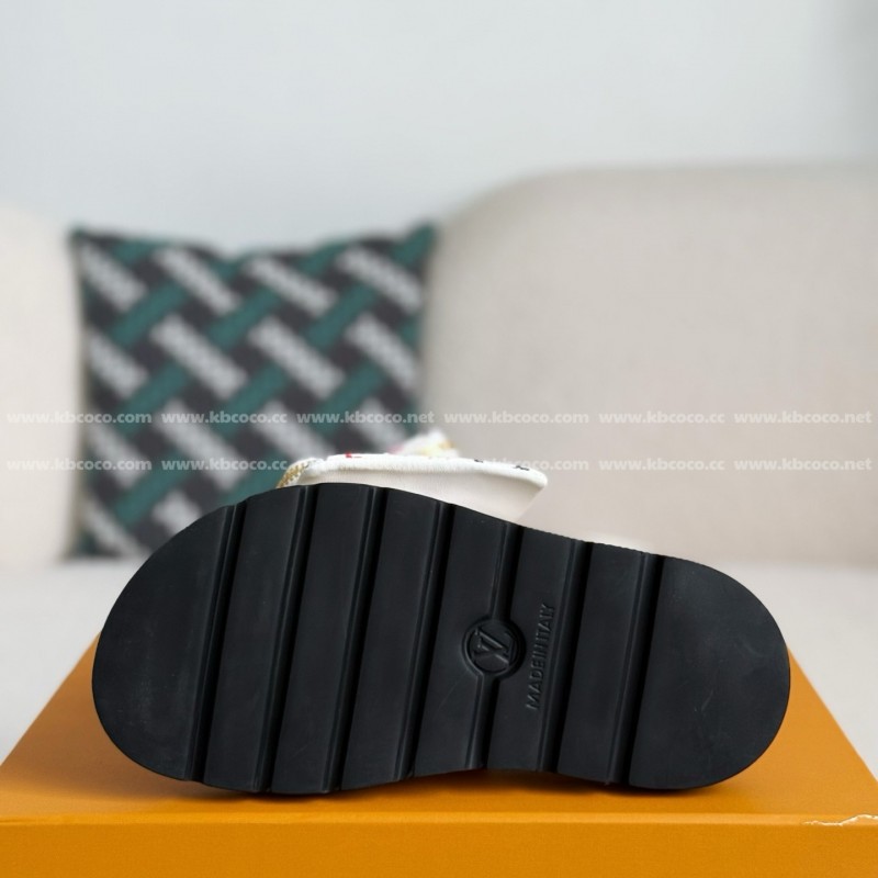 L0*is V*t0n x MURAKAMI Leather Flip Flops