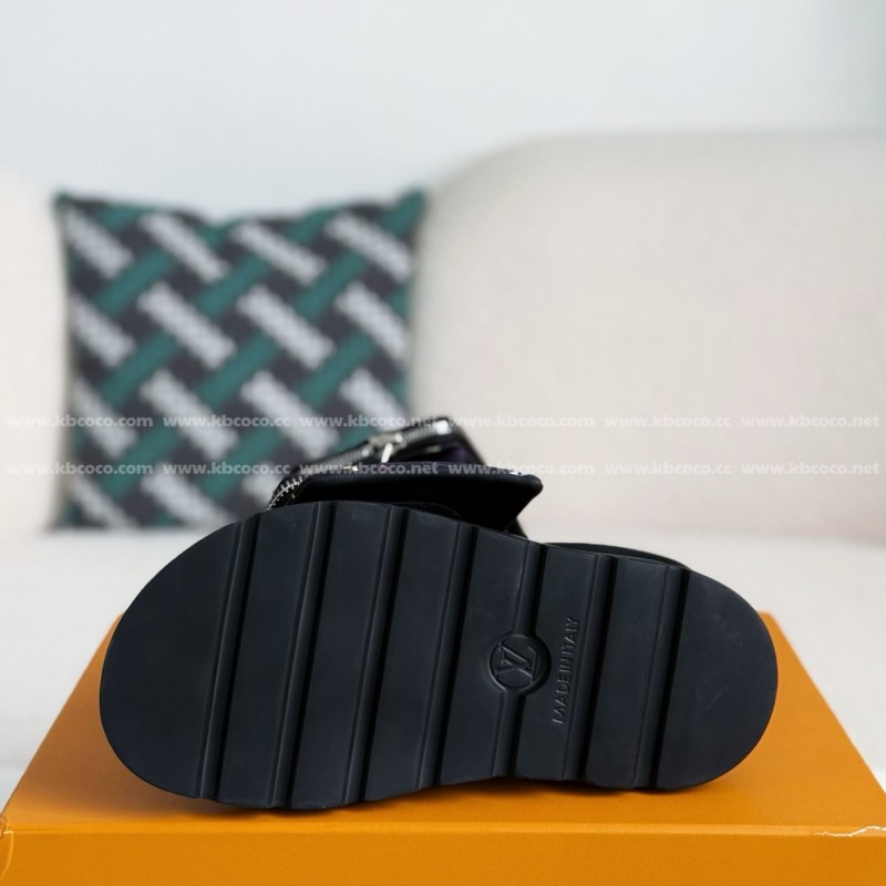 L0*is V*t0n x MURAKAMI Leather Flip Flops