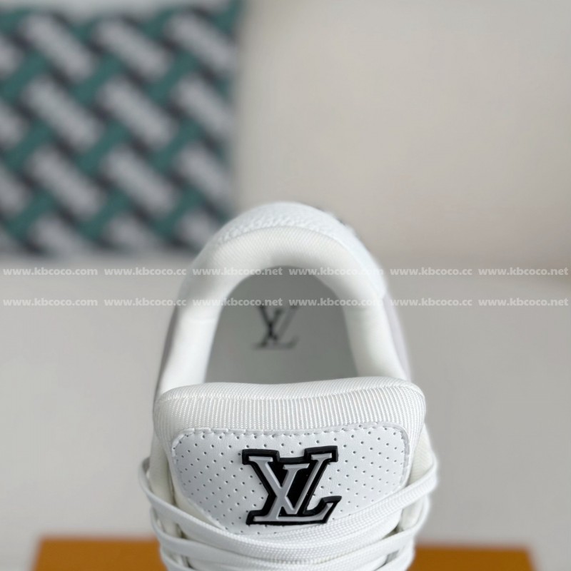 L0*is V*t0n TRAINER SNEAKERS