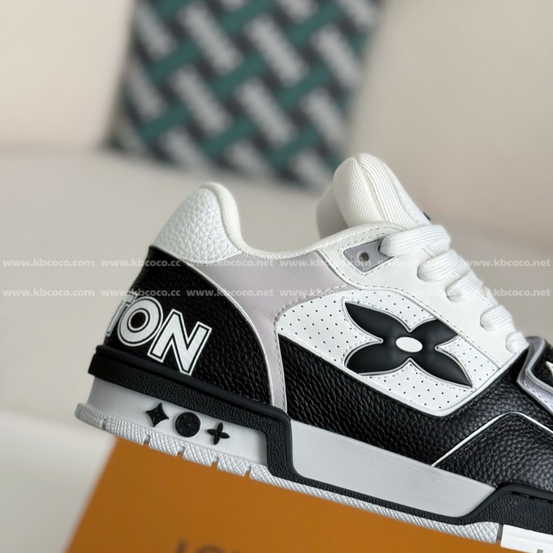 L0*is V*t0n TRAINER SNEAKERS