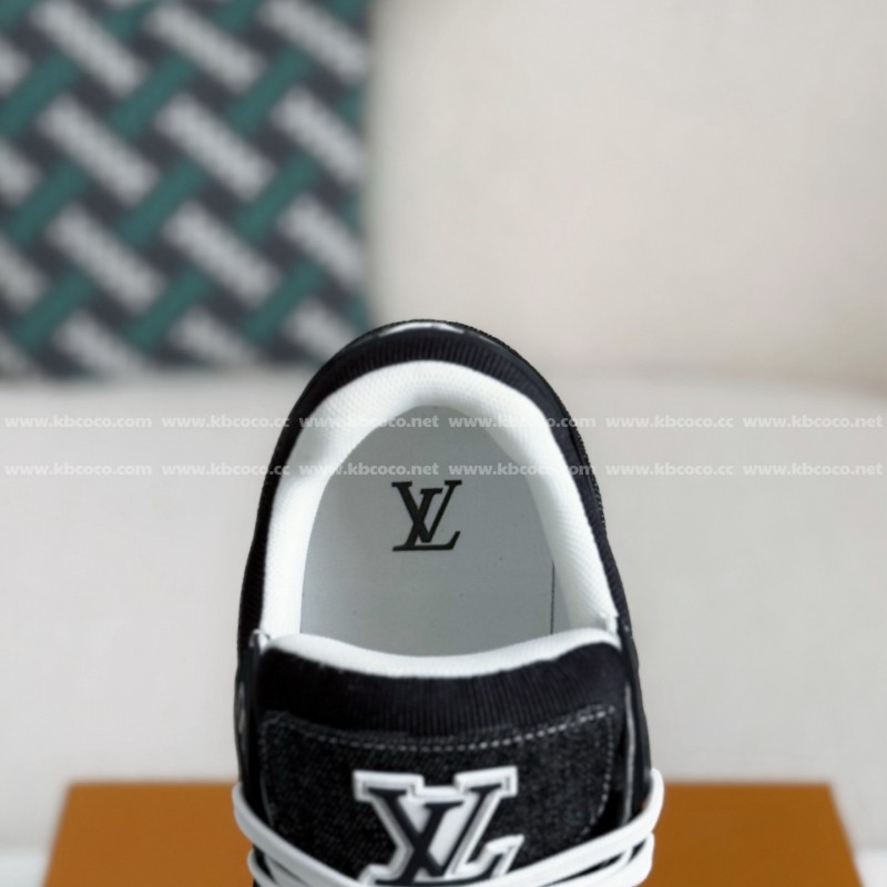 L0*is V*t0n TRAINER SNEAKERS