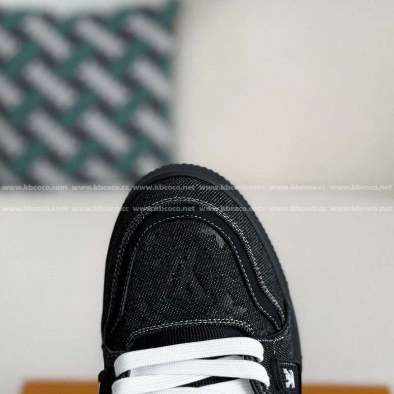 L0*is V*t0n TRAINER SNEAKERS
