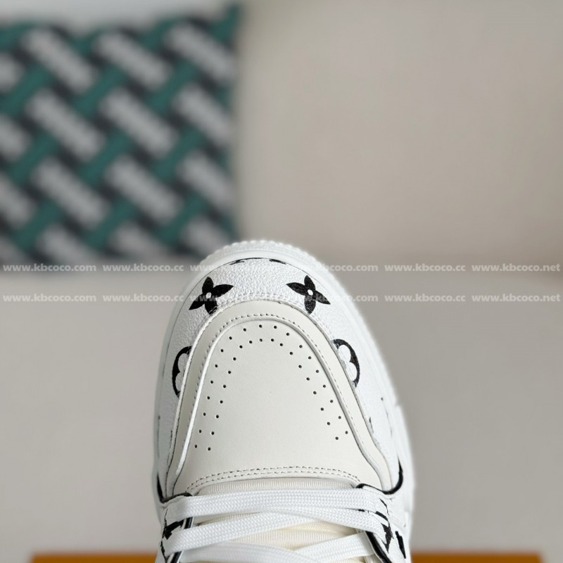 L0*is V*t0n TRAINER SNEAKERS