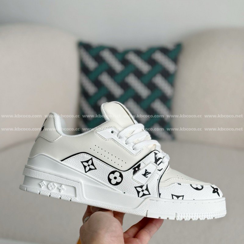 L0*is V*t0n TRAINER SNEAKERS
