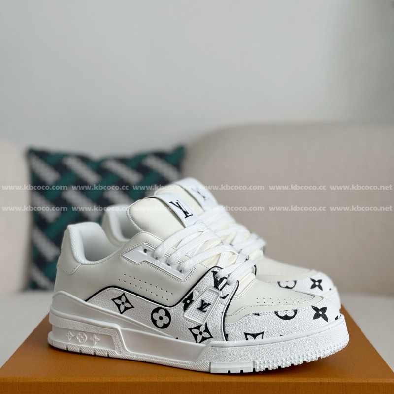 L0*is V*t0n TRAINER SNEAKERS