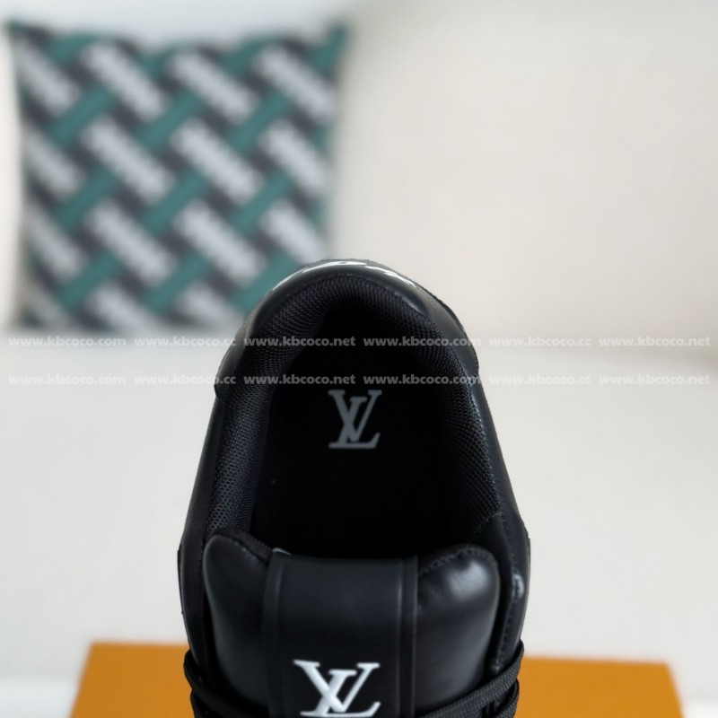 L0*is V*t0n TRAINER SNEAKERS
