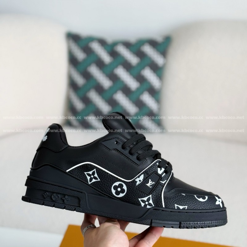 L0*is V*t0n TRAINER SNEAKERS