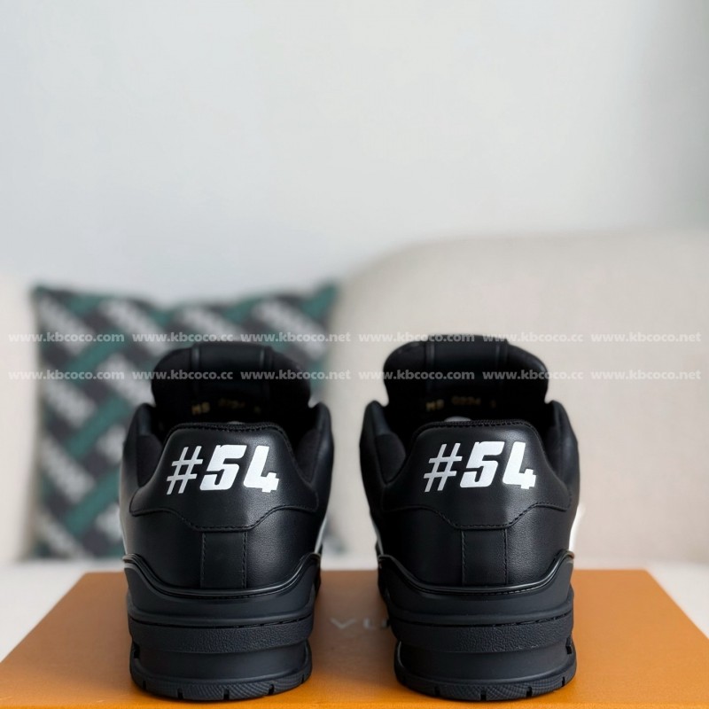 L0*is V*t0n TRAINER SNEAKERS