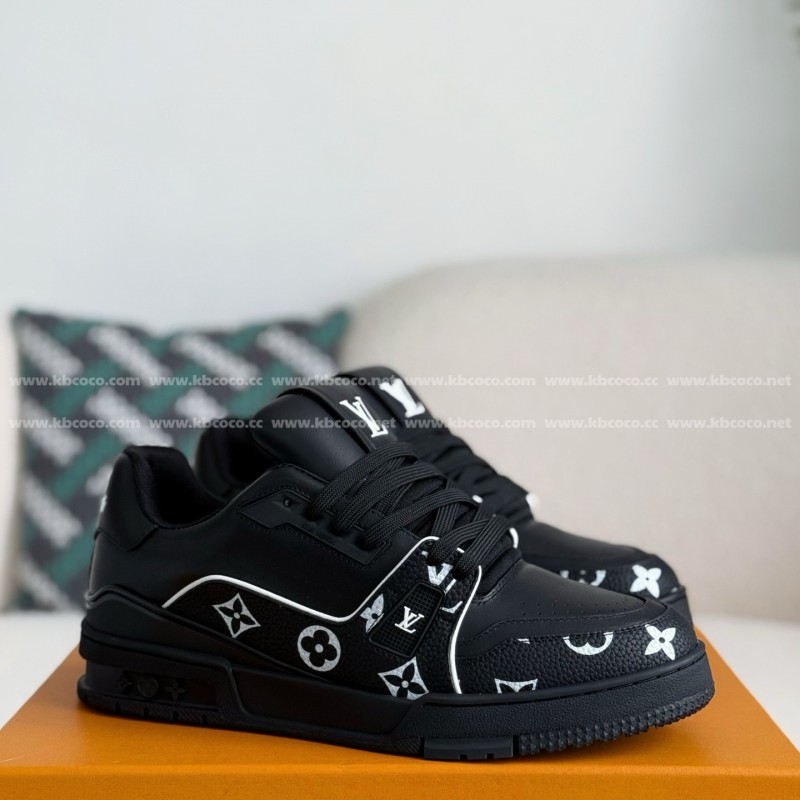 L0*is V*t0n TRAINER SNEAKERS
