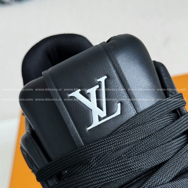 L0*is V*t0n TRAINER SNEAKERS