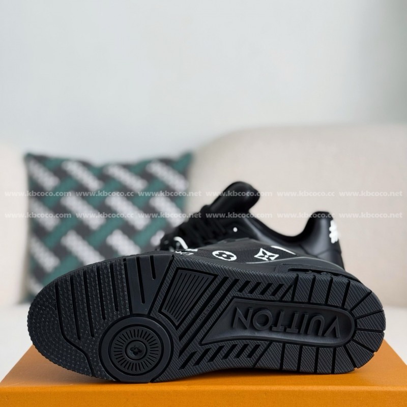 L0*is V*t0n TRAINER SNEAKERS