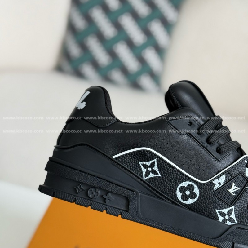 L0*is V*t0n TRAINER SNEAKERS