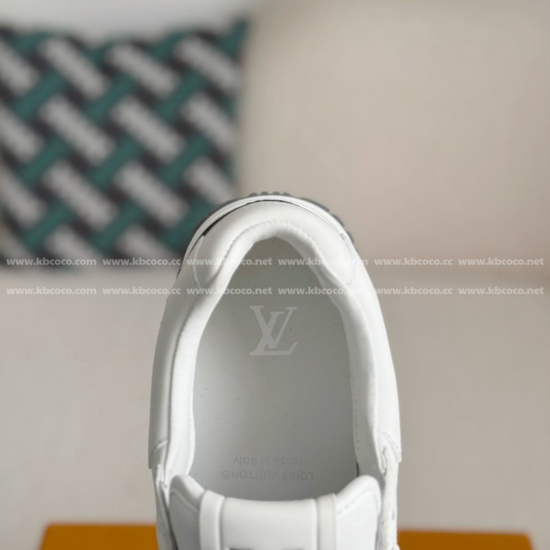 L0*is V*t0n RUN AWAY CASUAL SHOES