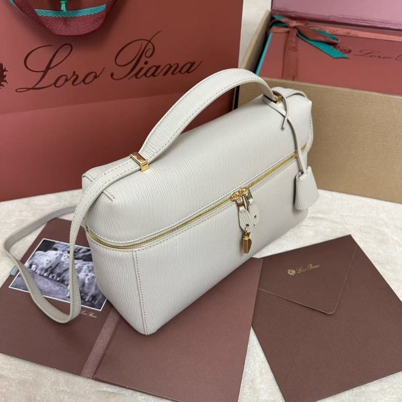 L**o p*ana new white imported cowhide crossbody toiletry bag Size: 27*16*10cm