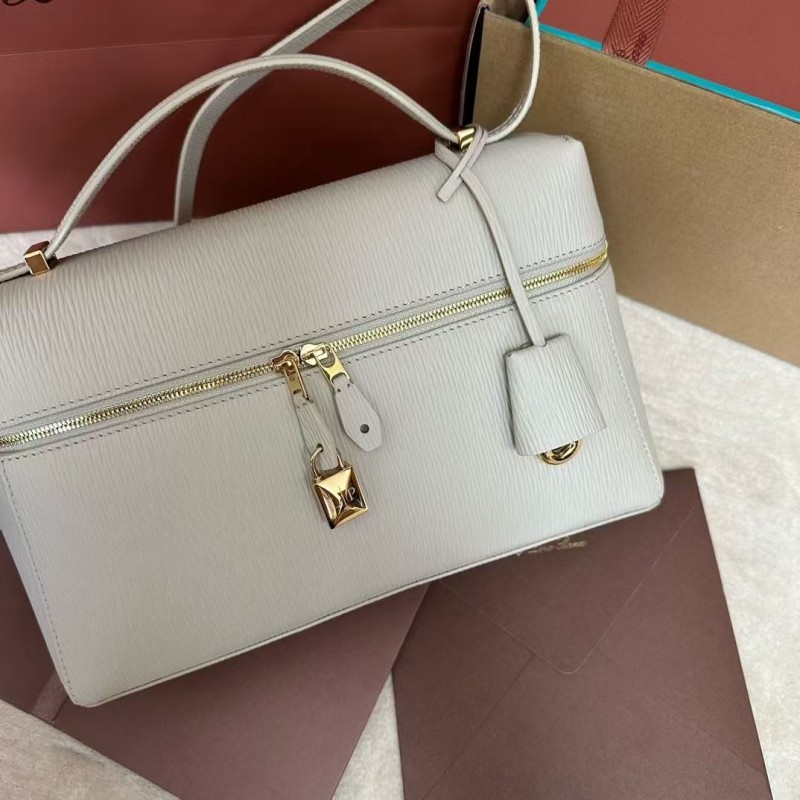 L**o p*ana new white imported cowhide crossbody toiletry bag Size: 27*16*10cm