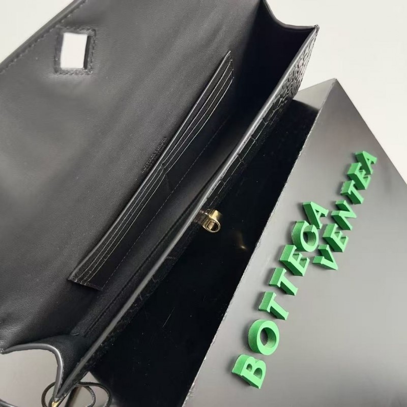 BOTTECA Ve*ne*ta uses exquisite craftsmanship intreccio embossed imported cow leather evening clutch b