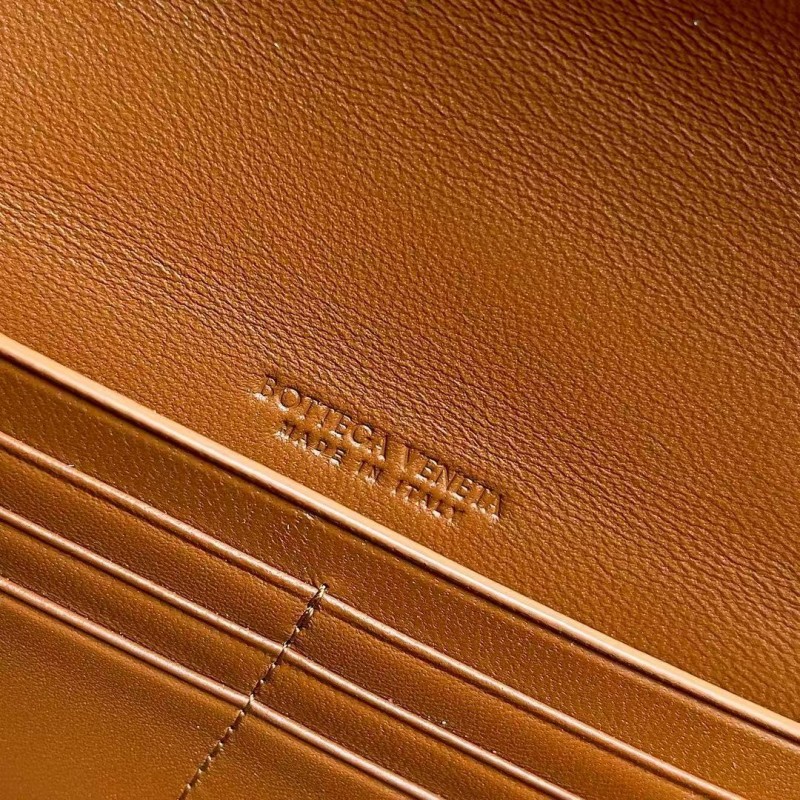 BOTTECA Ve*ne*ta uses exquisite craftsmanship intreccio woven imported sheepskin evening clutch bag Si