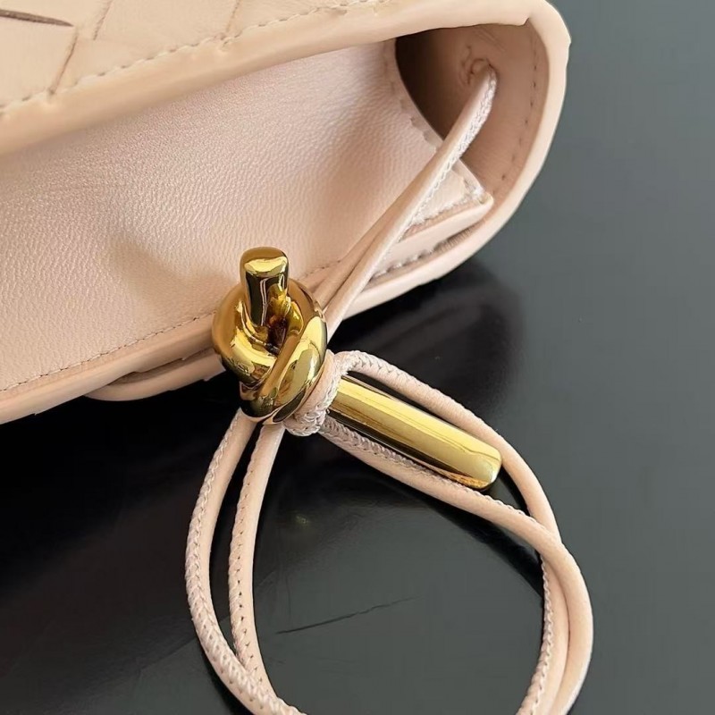 BOTTECA Ve*ne*ta uses exquisite craftsmanship intreccio woven imported sheepskin evening clutch bag Si