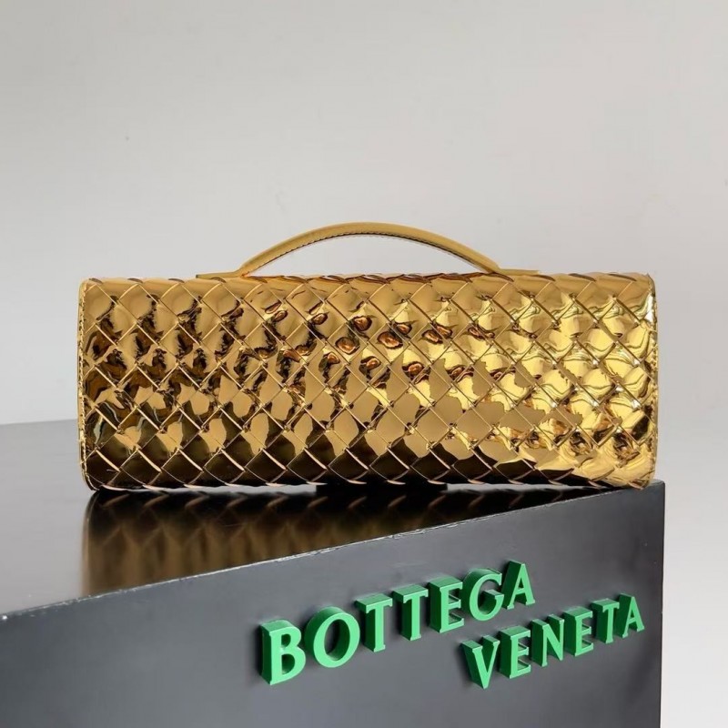 BOTTECA Ve*ne*ta uses exquisite craftsmanship intreccio weaving imported lacquered cowhide leather eve