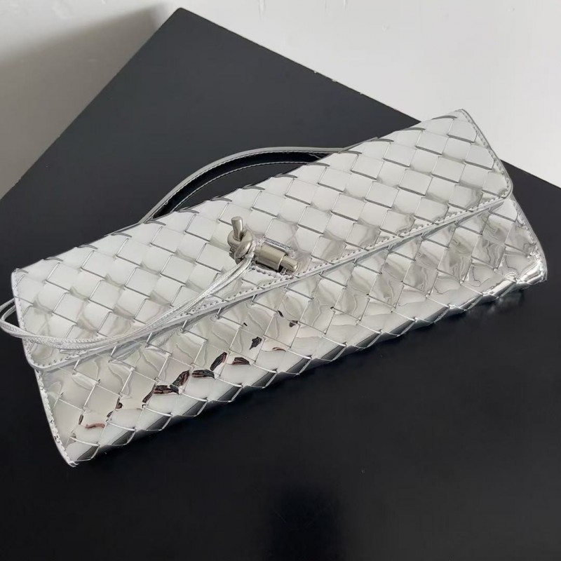 BOTTECA Ve*ne*ta uses exquisite craftsmanship intreccio weaving imported lacquered cowhide leather eve