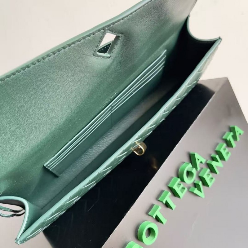 BOTTECA Ve*ne*ta uses exquisite craftsmanship intreccio woven imported sheepskin evening clutch bag Si