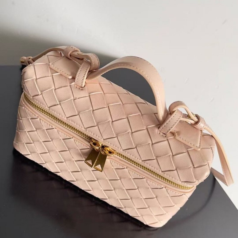 BOTTECA Ve*ne*ta uses exquisite craftsmanship intreccio weaving imported sheepskin leather Crossbody t