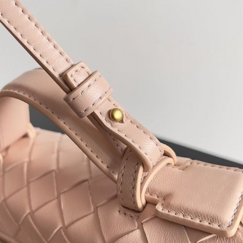 BOTTECA Ve*ne*ta uses exquisite craftsmanship intreccio weaving imported sheepskin leather Crossbody t