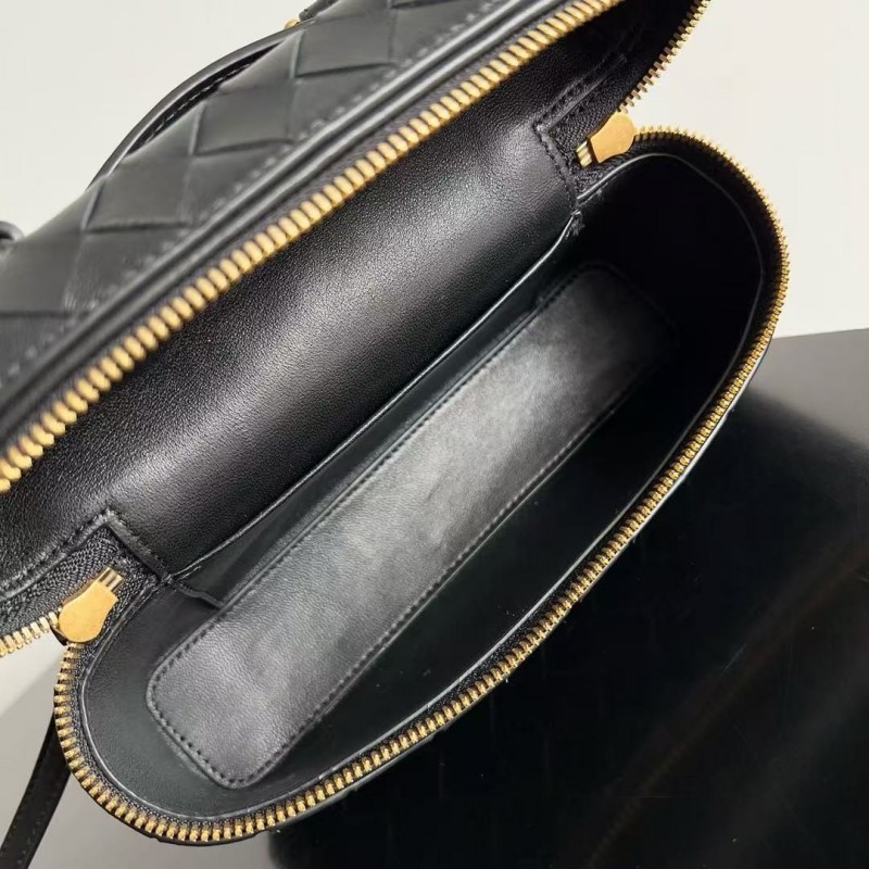 BOTTECA Ve*ne*ta uses exquisite craftsmanship intreccio weaving imported sheepskin leather Crossbody t