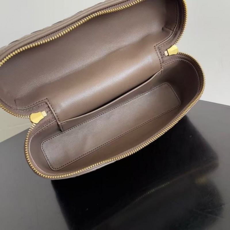 BOTTECA Ve*ne*ta uses exquisite craftsmanship intreccio weaving imported sheepskin leather Crossbody t