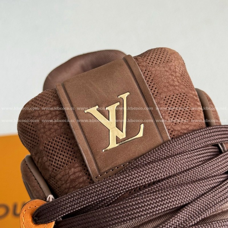 L0*is V*t0n TRAINER SNEAKERS