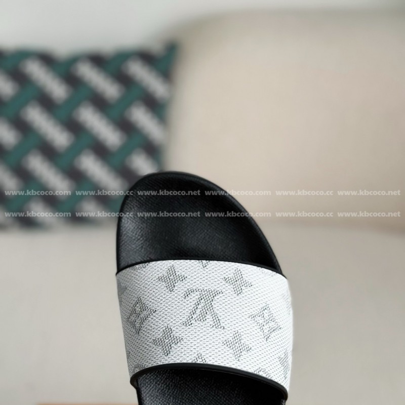 L0*is V*t0n SLIPPERS