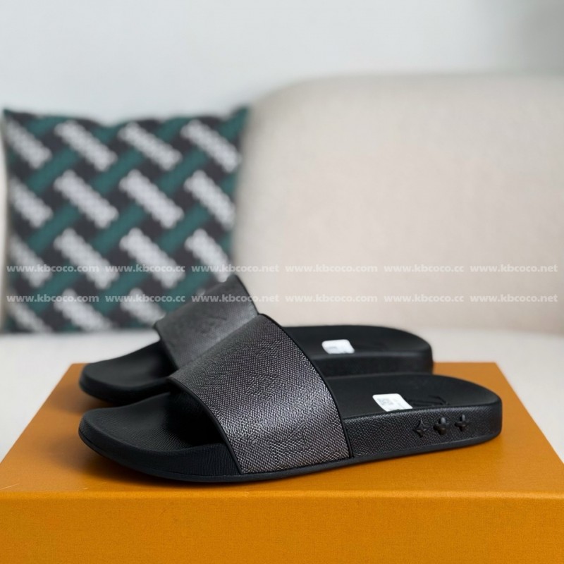 L0*is V*t0n SLIPPERS