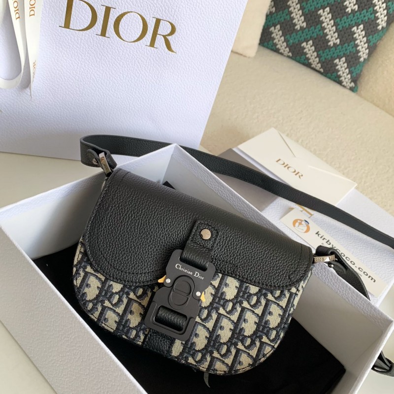 D*0r Essentials Saddle Carrying Bag (with shoulder straps) of top quality Size: 19.5 * 13 * 4.3cm