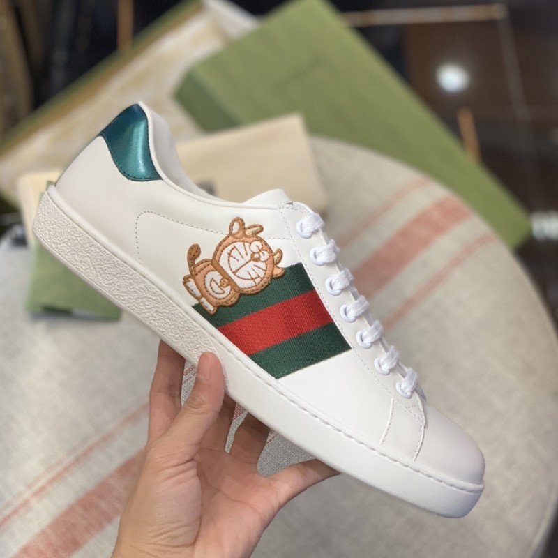 G*u*i sneakers S*pport chip phone sensing