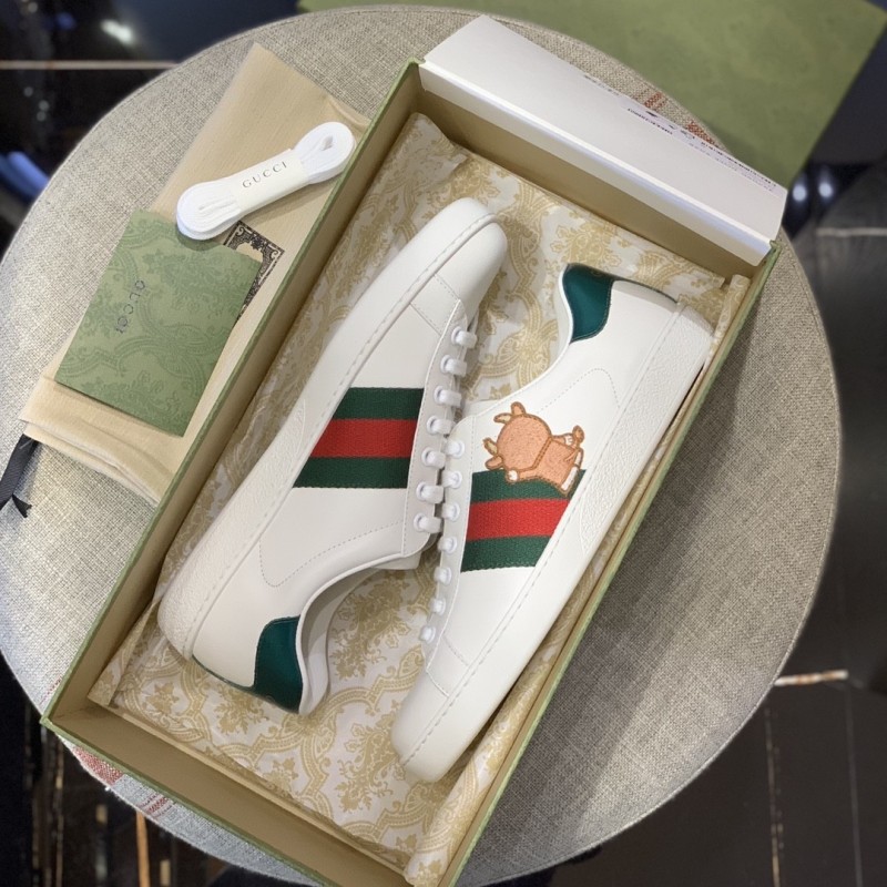 G*u*i sneakers S*pport chip phone sensing