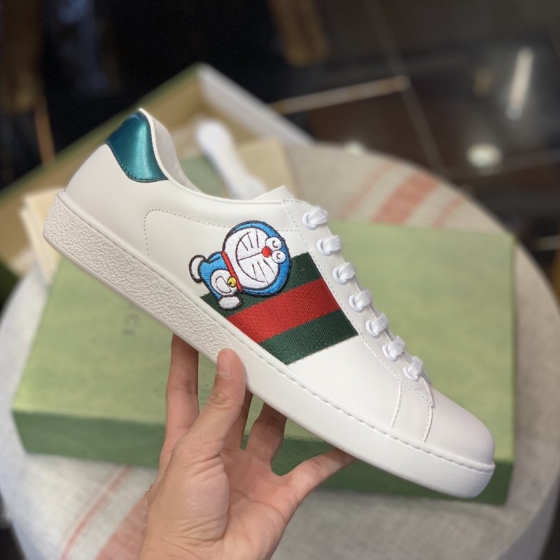 G*u*i sneakers S*pport chip phone sensing