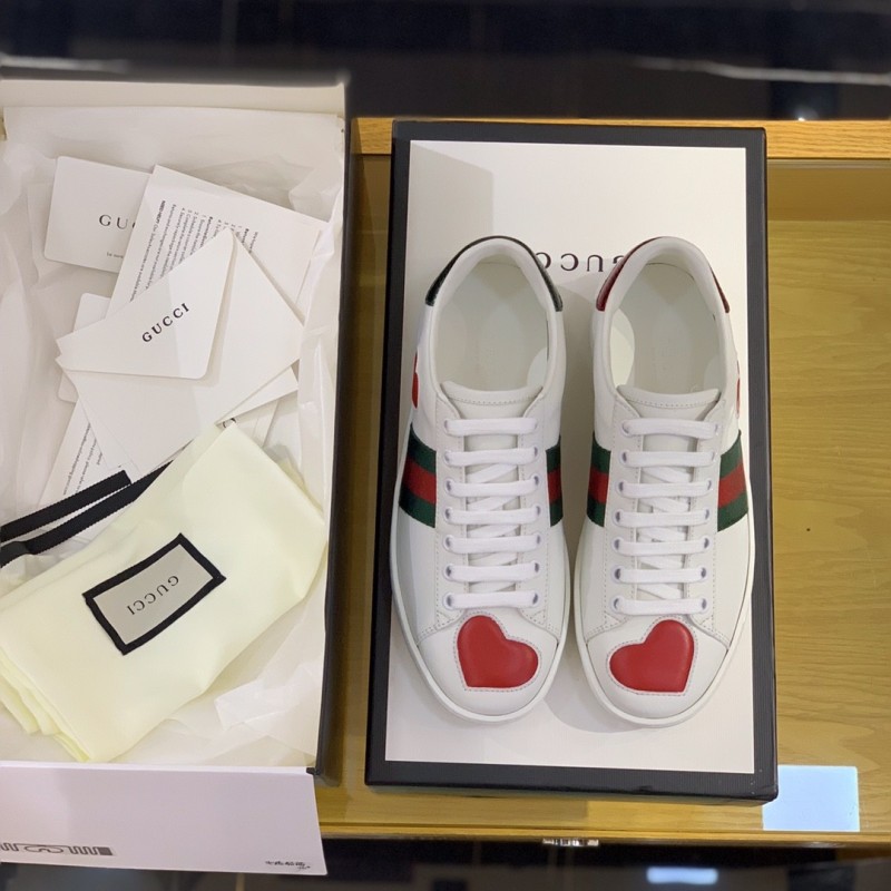 G*u*i sneakers S*pport chip phone sensing