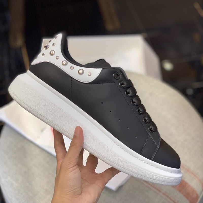 Ale*d*r M*Q*en MQ Black Cross nail tail Sneakers