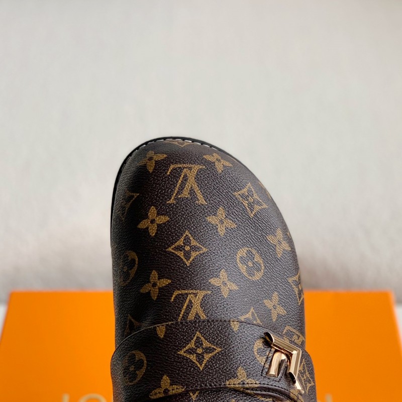 L0*is V*t0n Easy Sandals