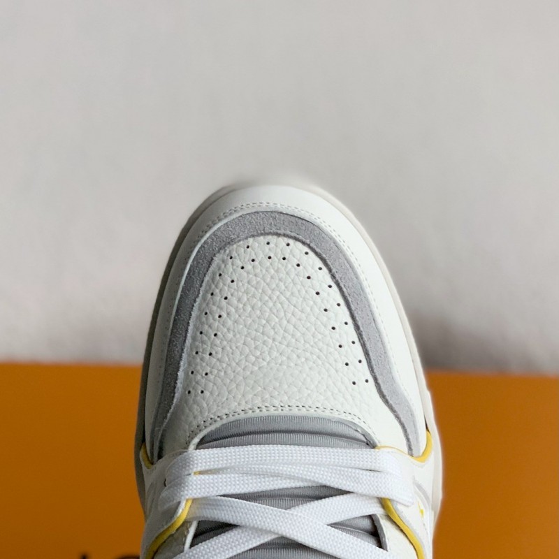 L0*is V*t0n TRAINER Sneakers