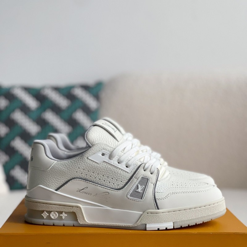 L0*is V*t0n TRAINER  Sneakers