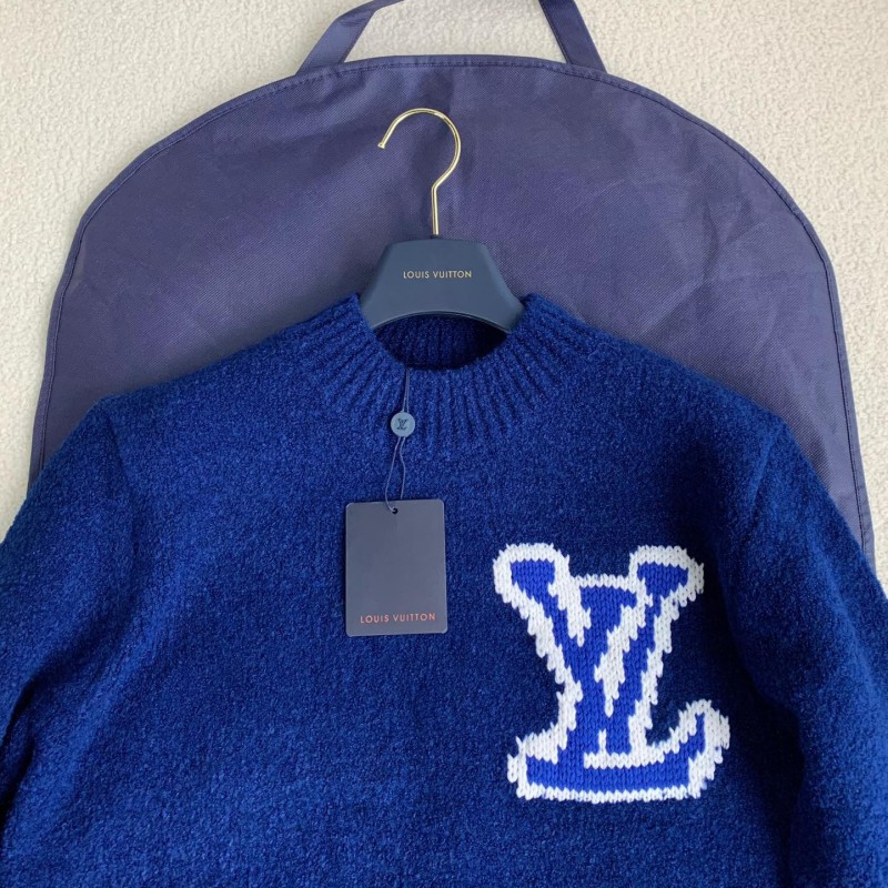 L0*is V*t0n Clothes