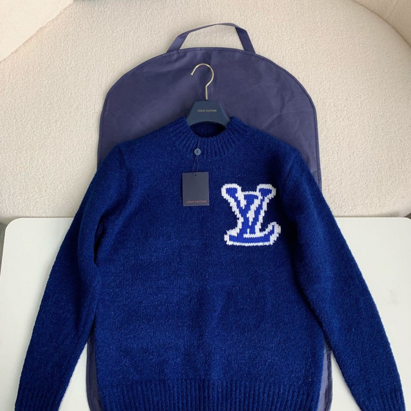 L0*is V*t0n Clothes