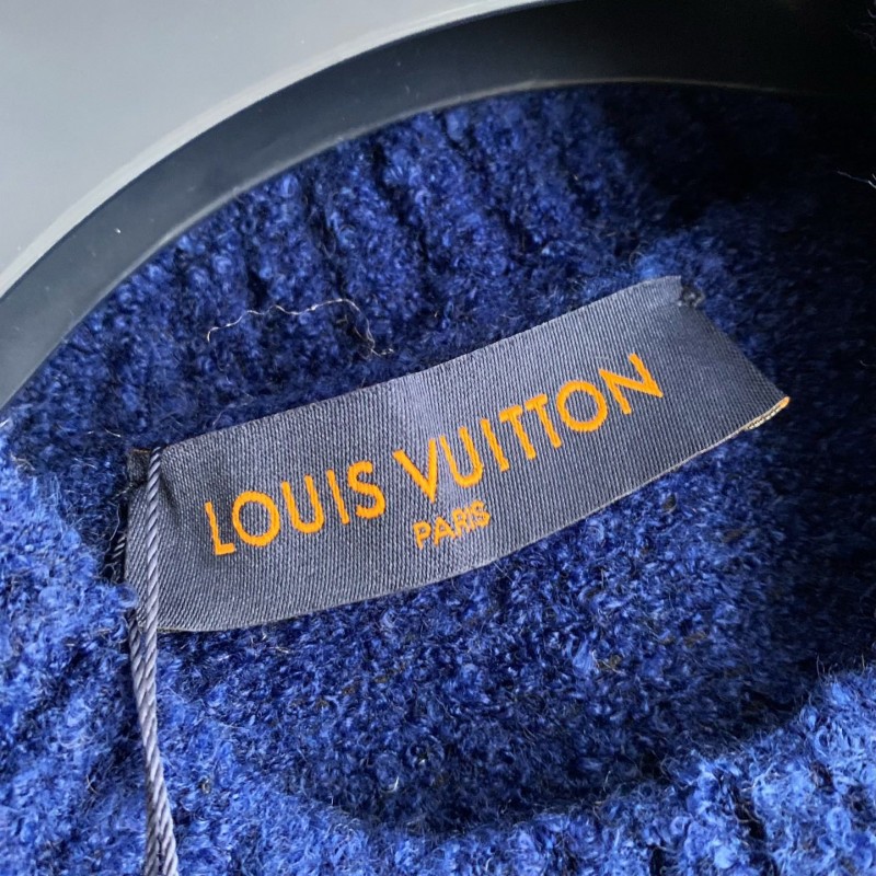 L0*is V*t0n Clothes