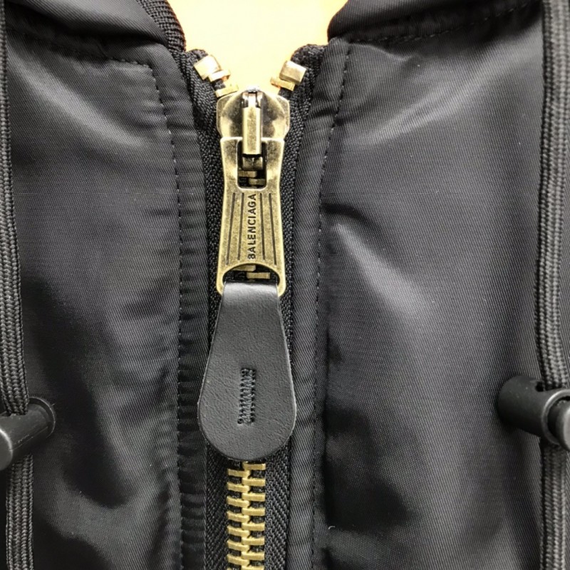 Ba*len*cia*ga foamed wheat logo jacket