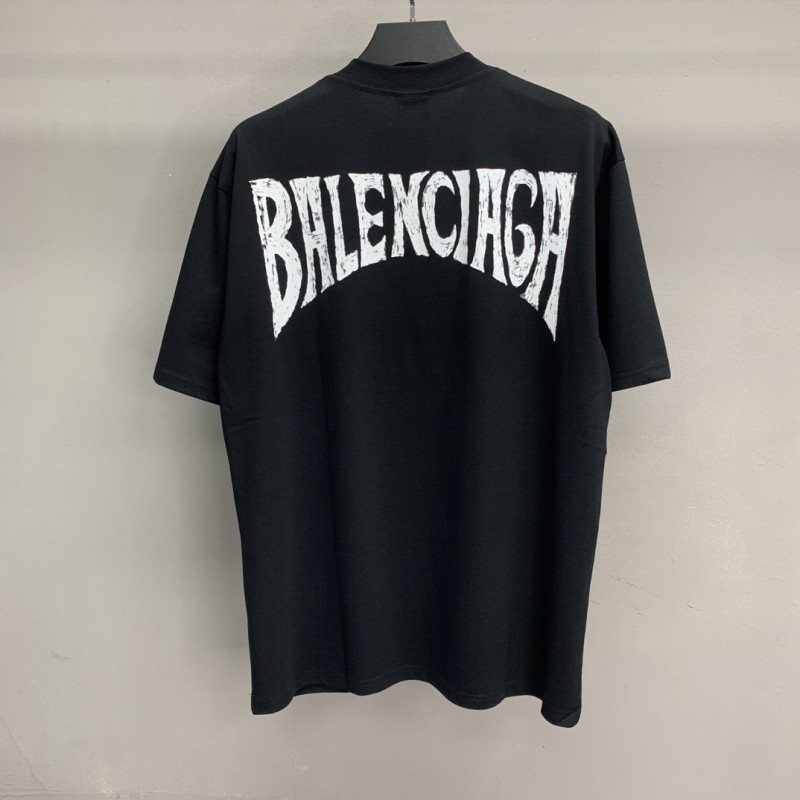 Ba*len*cia*ga beach hand-painted T-shirt