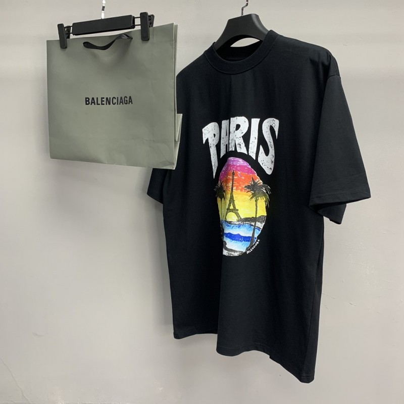 Ba*len*cia*ga beach hand-painted T-shirt