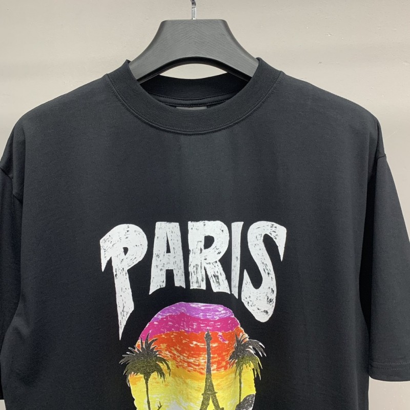 Ba*len*cia*ga beach hand-painted T-shirt