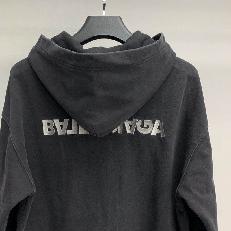 Ba*len*cia*ga embroidered sweatshirt