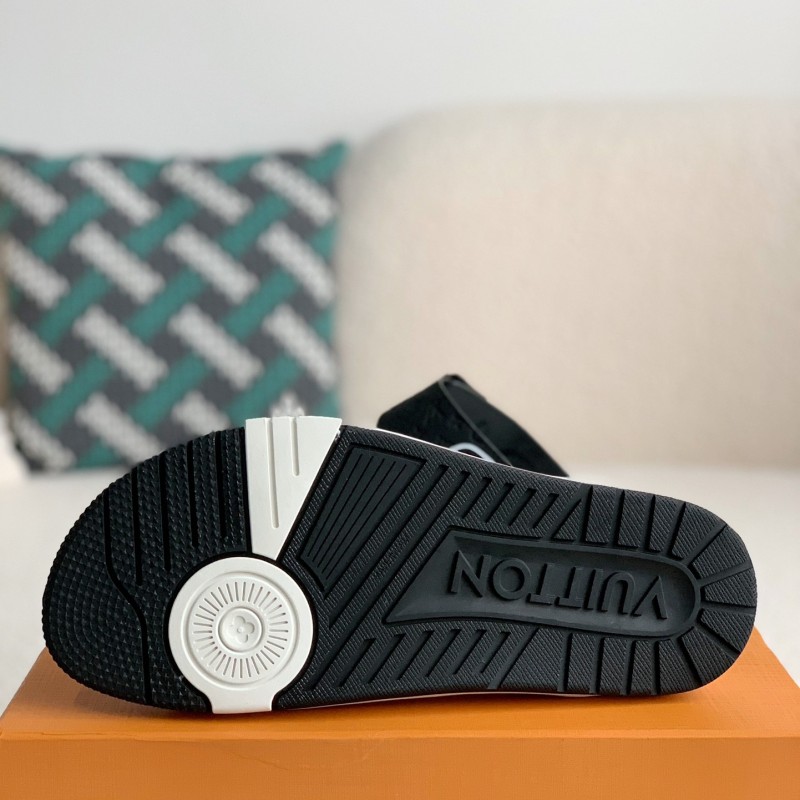 L0*is V*t0n  MAN SLIPPERS